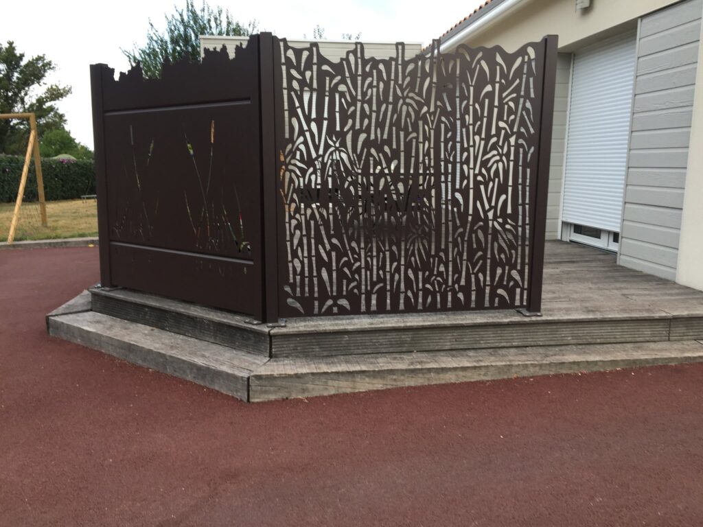 Panneaux de clôture avec découpe laser décorative