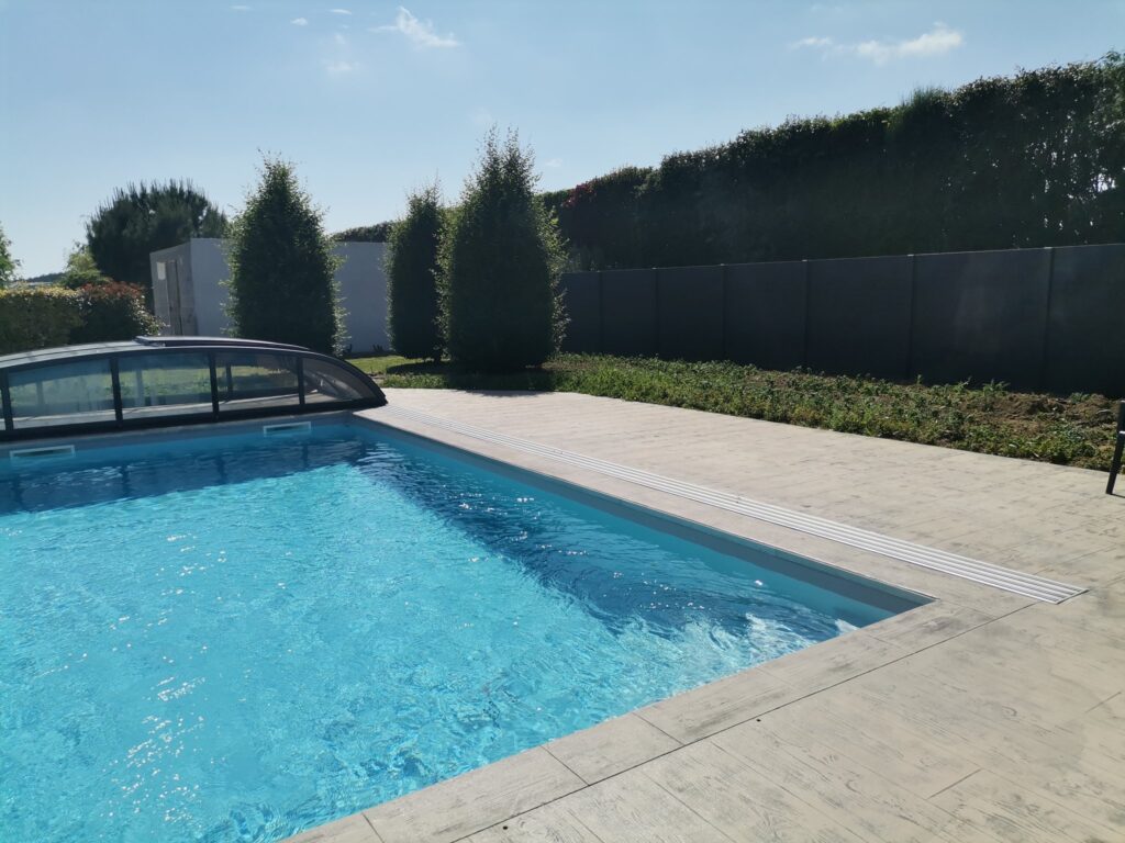Terrasse en béton imprimé décoratif effet "bois"